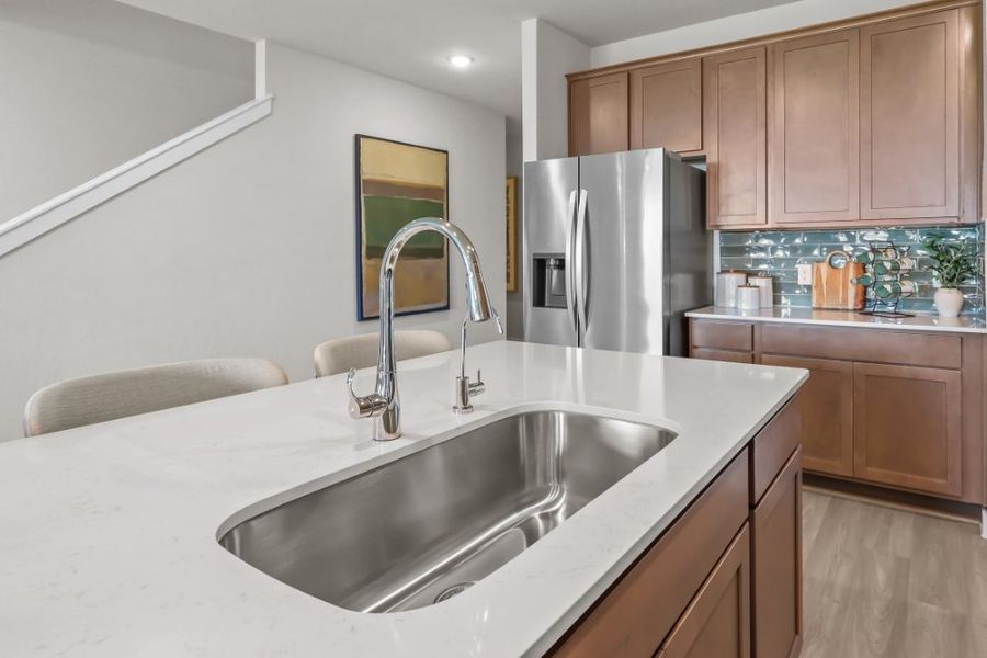 A kitchen with a stainless steel sink. A kitchen with a stainless steel sink.