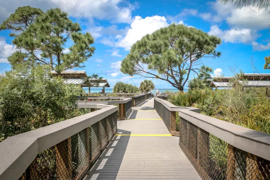 Natural surroundings and green spaces near Palmera Wellen Park – Executive Series in Venice, FL (Image 6).