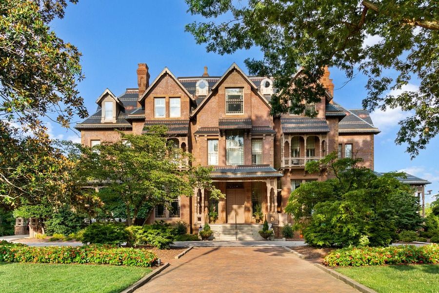 Near North Carolina Executive Mansion in Raleigh
