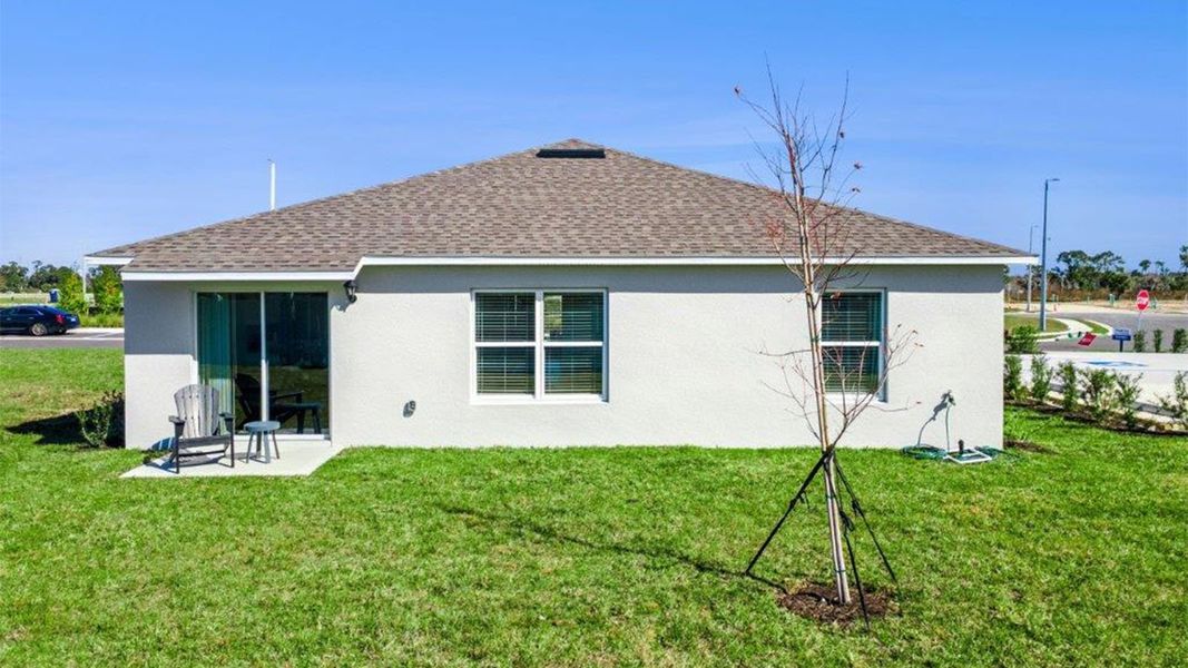 Exterior details of a home in Willowbrook South, Winter Haven (Image 5).