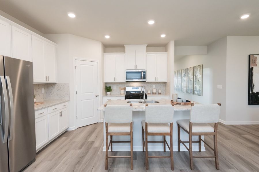 You won't want to miss a meal in this beautifully designed kitchen.