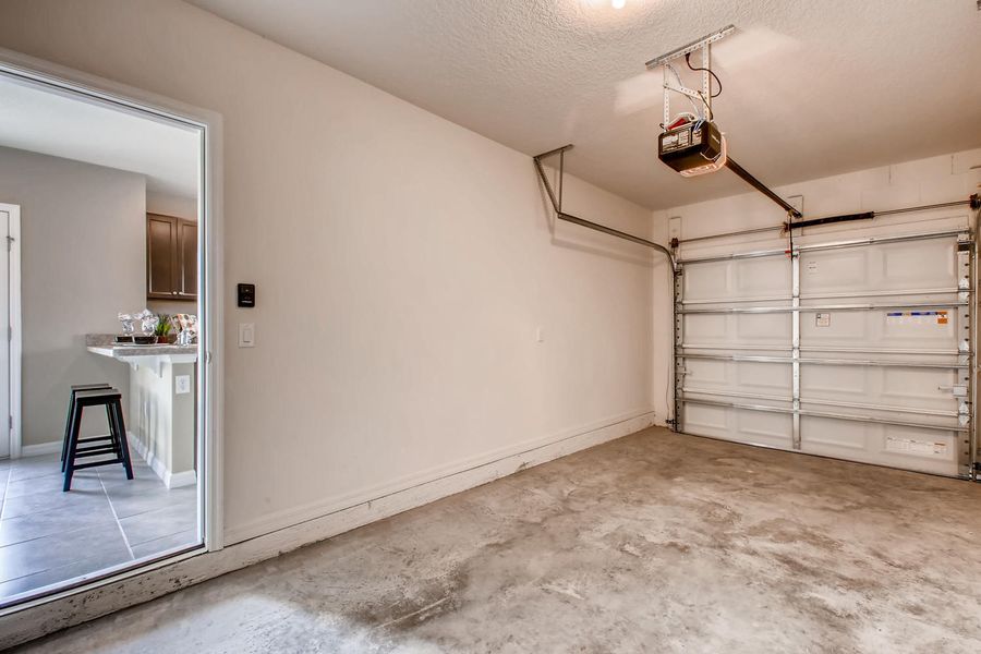 Image 10 of the Oak Pointe Townhomes community in Apopka, FL.