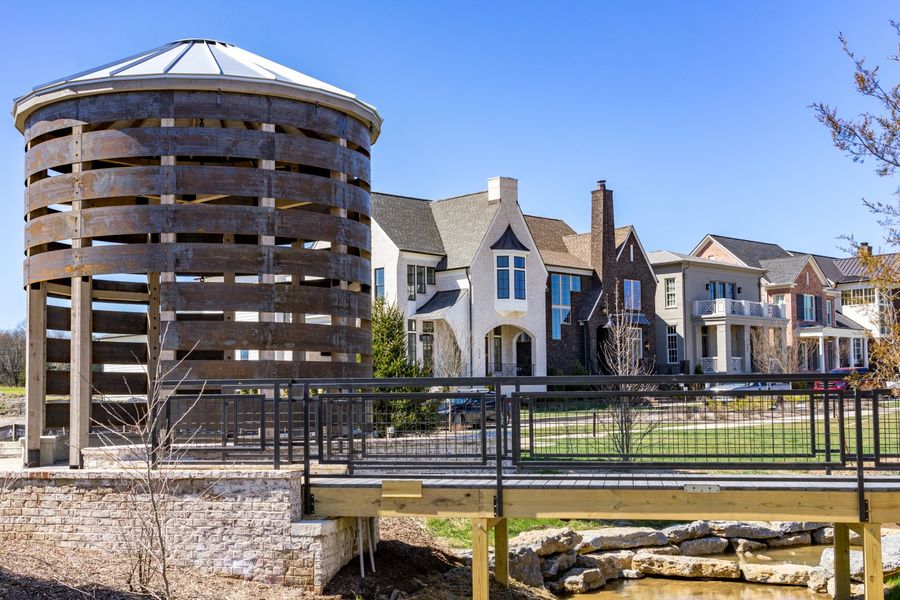 Condo located in Stephens Valley, Nashville, highlighting architectural design (Image 3).