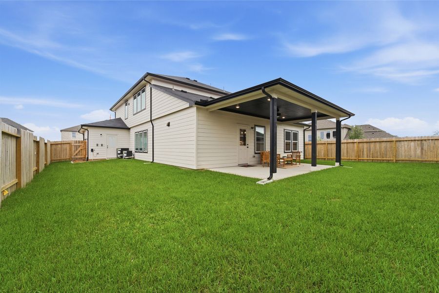 Exterior details of a home in Trails at Woodhaven Lakes, La Marque (Image 4).