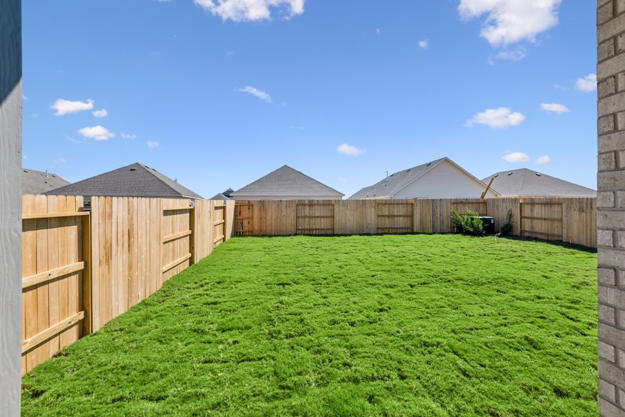 Exterior details of a home in Creekhaven, Iowa Colony (Image 4).