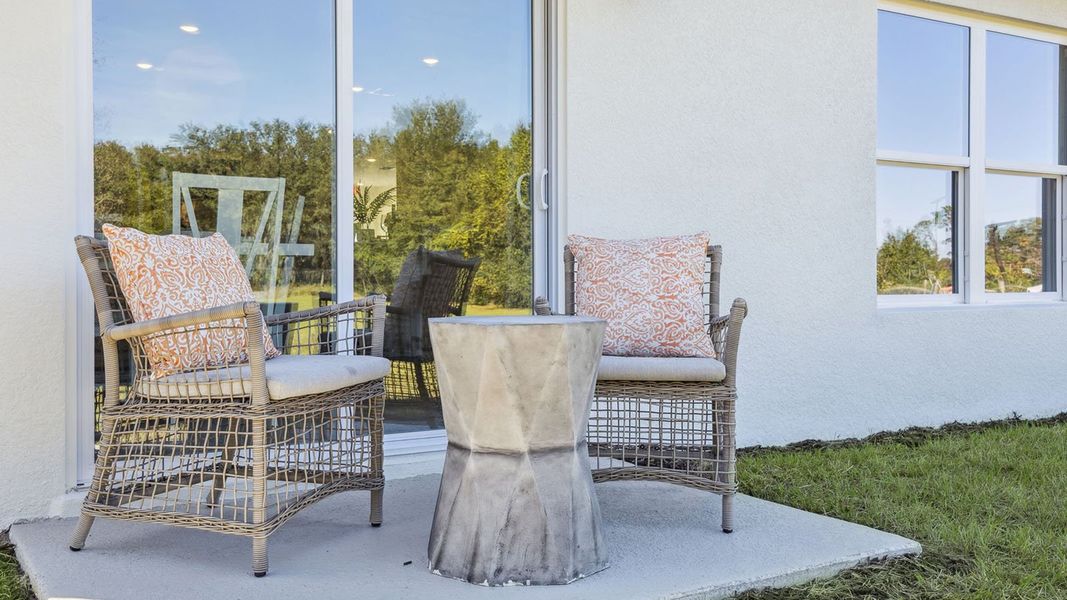 Exterior details of a home in Willowbrook South, Winter Haven (Image 4).