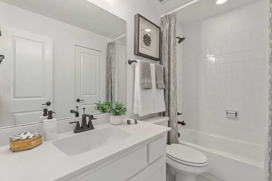 Plan 1406 Bathroom - Mosaic 40s Model - Photo by American Legend Homes