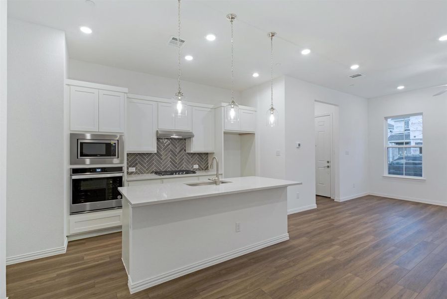 Image 83 of the Legends Crossing - Bungalows community in Irving, TX.