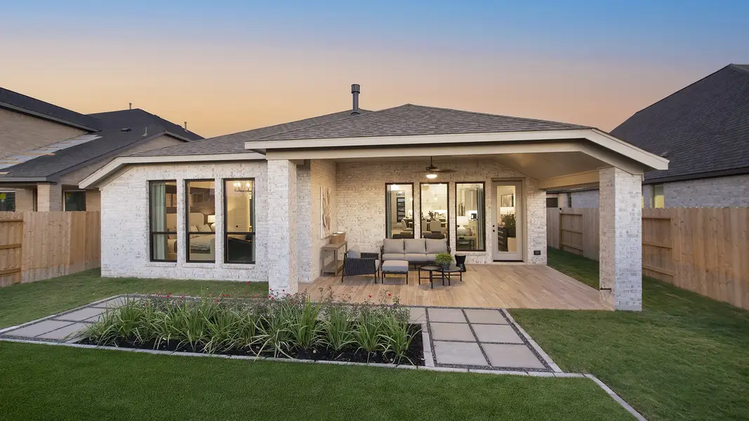 Exterior details of a home in Everly 50', Hockley (Image 4).