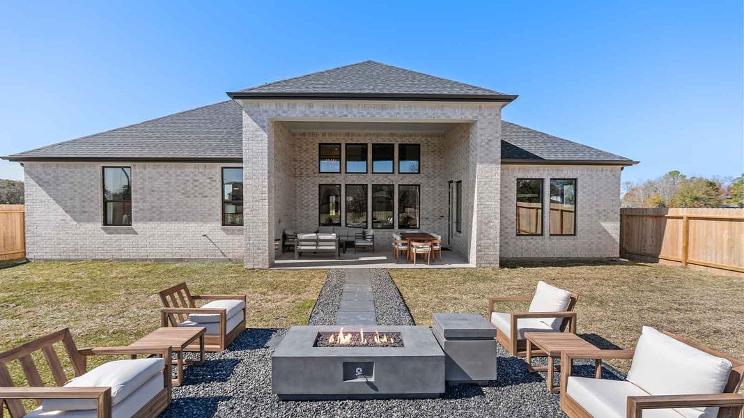Exterior details of a home in Friendswood Trails, Friendswood (Image 4).