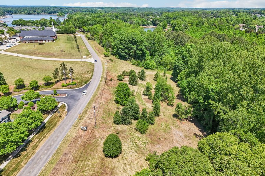 Natural surroundings and green spaces near Trillium Reserve at Lake Norman in Mooresville, NC (Image 48). Natural surroundings and green spaces near Trillium Reserve at Lake Norman in Mooresville, NC (Image 48).
