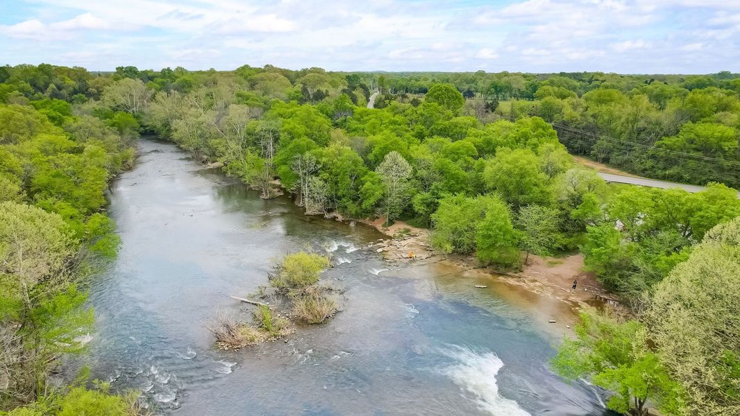 Natural surroundings and green spaces near River Landing in Murfreesboro, TN (Image 38).