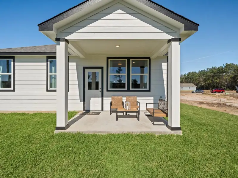 Exterior details of a home in Spring Branch Crossing, Conroe (Image 3).