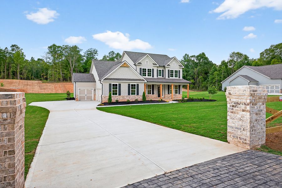 Front exterior of a home in the Pinegate community, located in Covington, GA (Image 11).