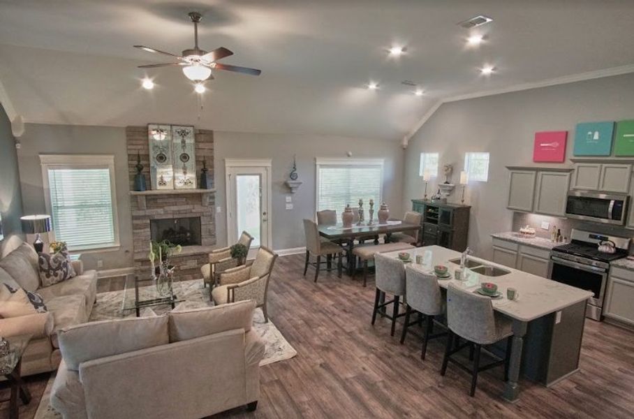 2282 Main Living 2282 Main Living