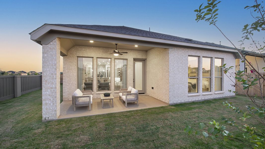 Exterior details of a home in Cross Creek West 45', Fulshear (Image 6).