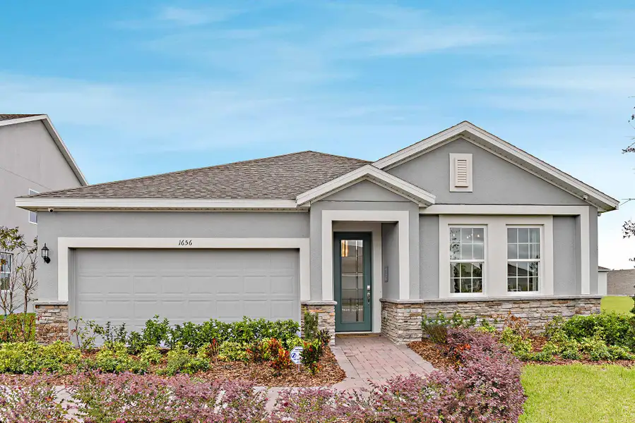 Front exterior of a home in the Park View at the Hills community, located in Minneola, FL (Image 2).