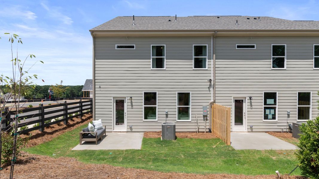 Exterior details of a home in McClure Farms Townhomes, Columbia (Image 3).