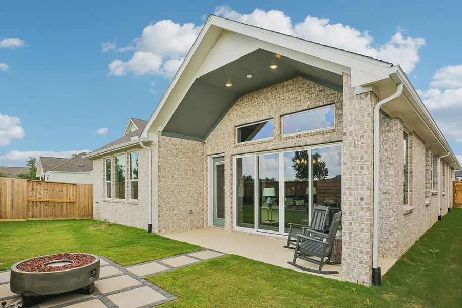 Exterior details of a home in Meridiana 50's, Manvel (Image 10).