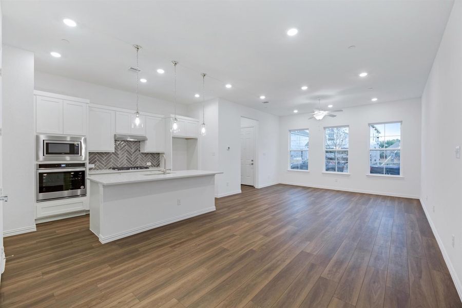 Image 81 of the Legends Crossing - Bungalows community in Irving, TX.