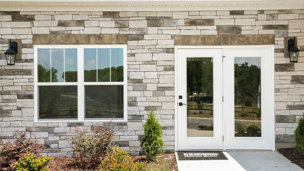 Exterior details of a home in Sycamore Cove, Woodruff (Image 3).