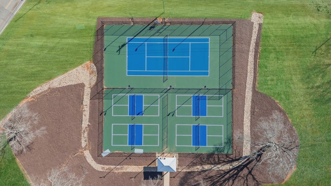 Pickleball and tennis courts at Midway Amenities Center in Anderson, SC