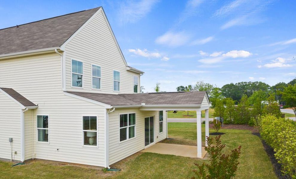 Exterior details of a home in Villas at Dawsonville, Dawsonville (Image 3).