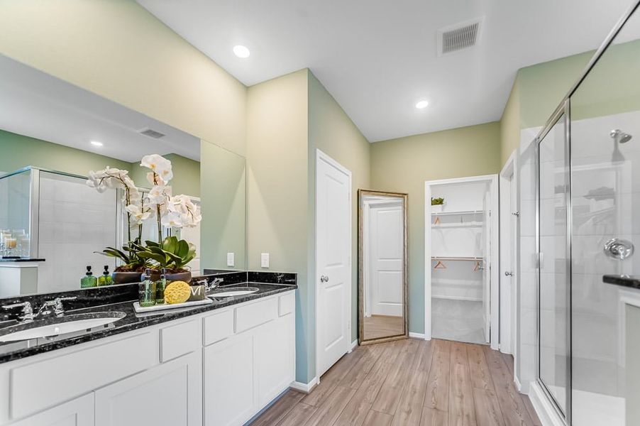 Furnished interior in a model home at Raburn Reserve 50s in Tomball (Image 68).