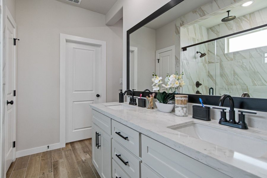 Furnished interior in a model home at Paloma Ranch in Harlingen (Image 40).