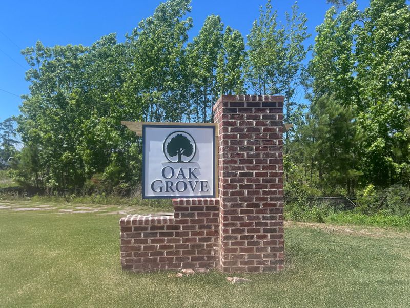 Front exterior of a home in the Oak Grove community, located in Conway, SC (Image 17).