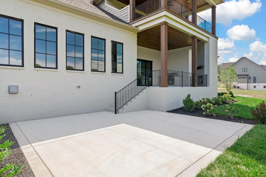 The Dresden H Outdoor Living Area