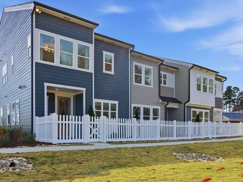 Exterior details of a home in Ellis Townes, Charlotte (Image 3).