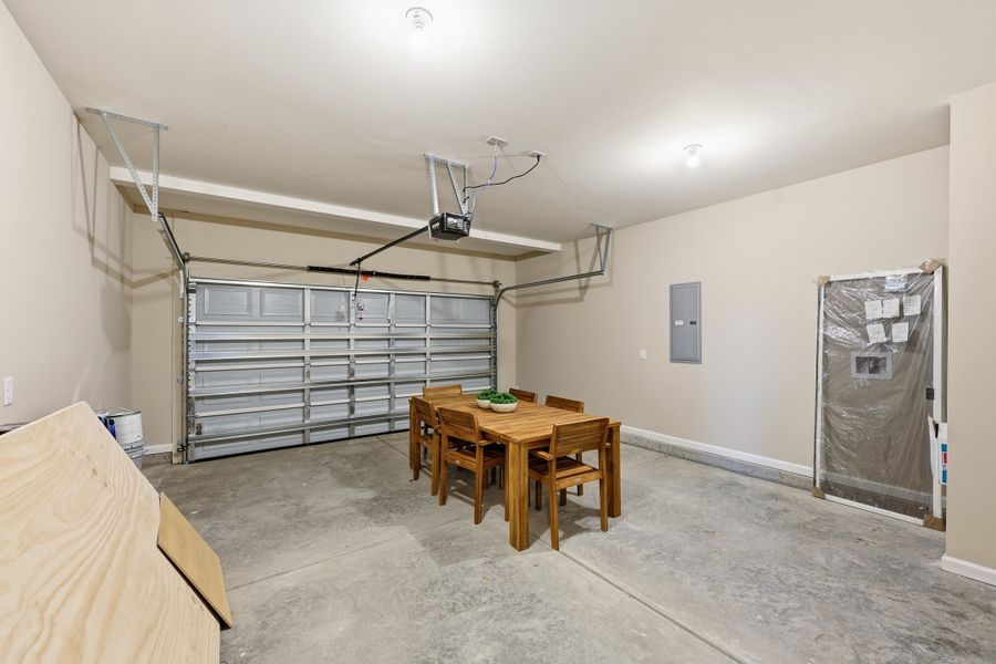 Rivercrest II - Garage