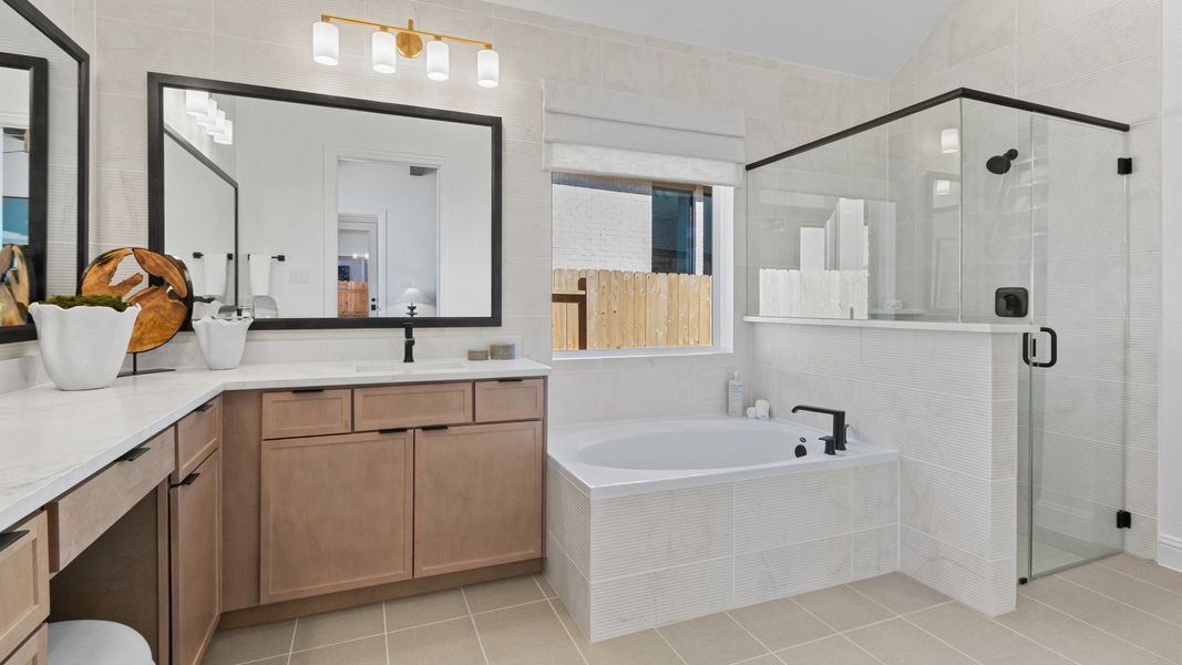 Furnished interior in a model home at Wildrye in Waller (Image 26).