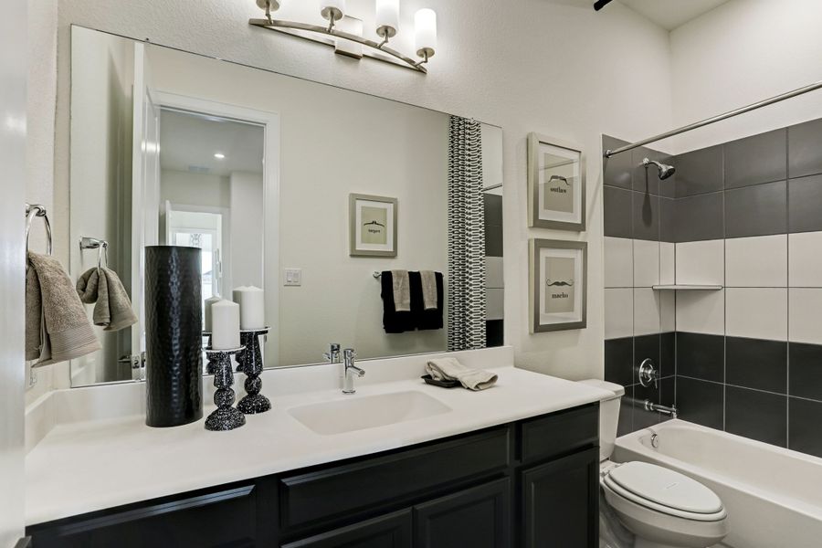 Image 35 of the Del Bello Lakes 70 Series community in Manvel, TX.