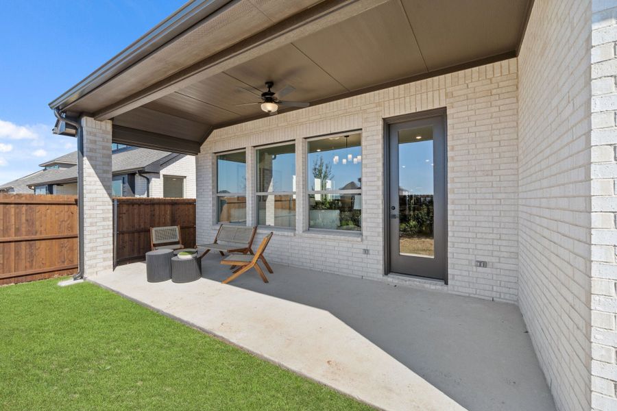 Exterior details of a home in Chaparral Park, Oak Point (Image 4).