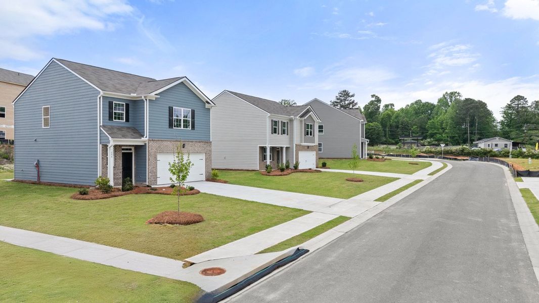 Front exterior of a home in the Oakleigh Glen community, located in Dallas, GA (Image 12).