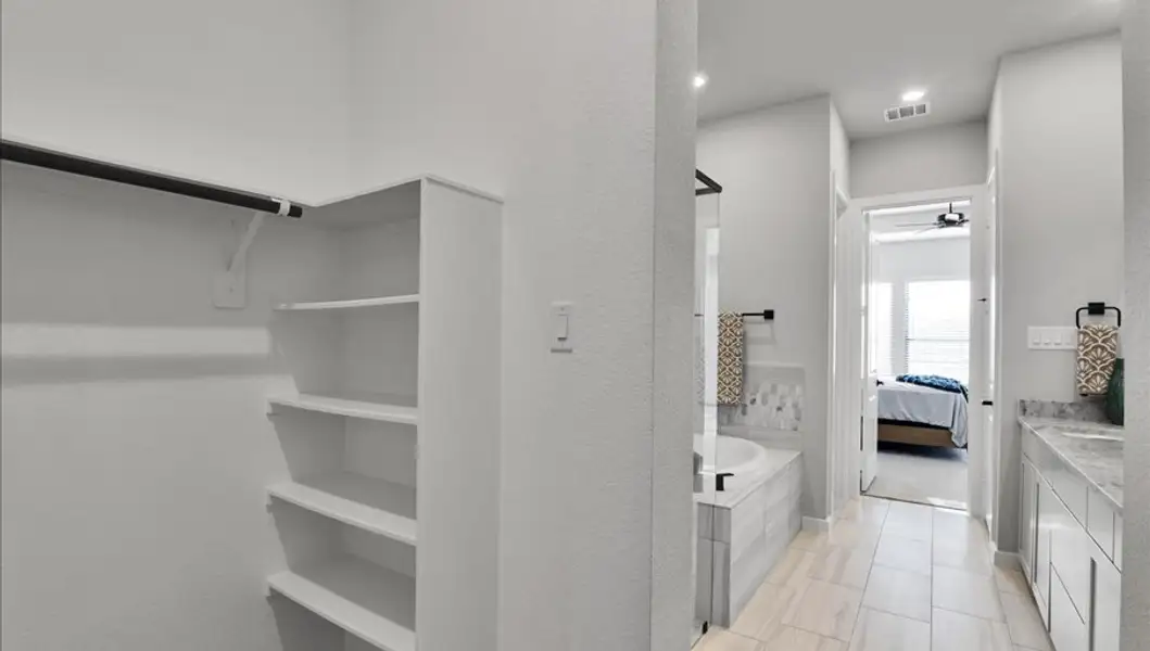 Image 102 of the Summer Place  35' community in Montgomery, TX.