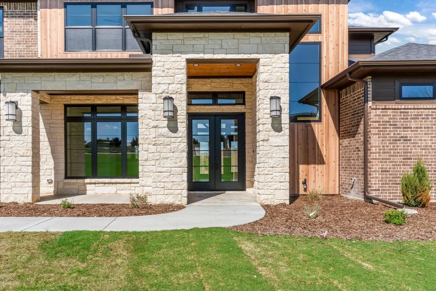 Exterior details of a home in Weatherford, TX, Weatherford (Image 3).