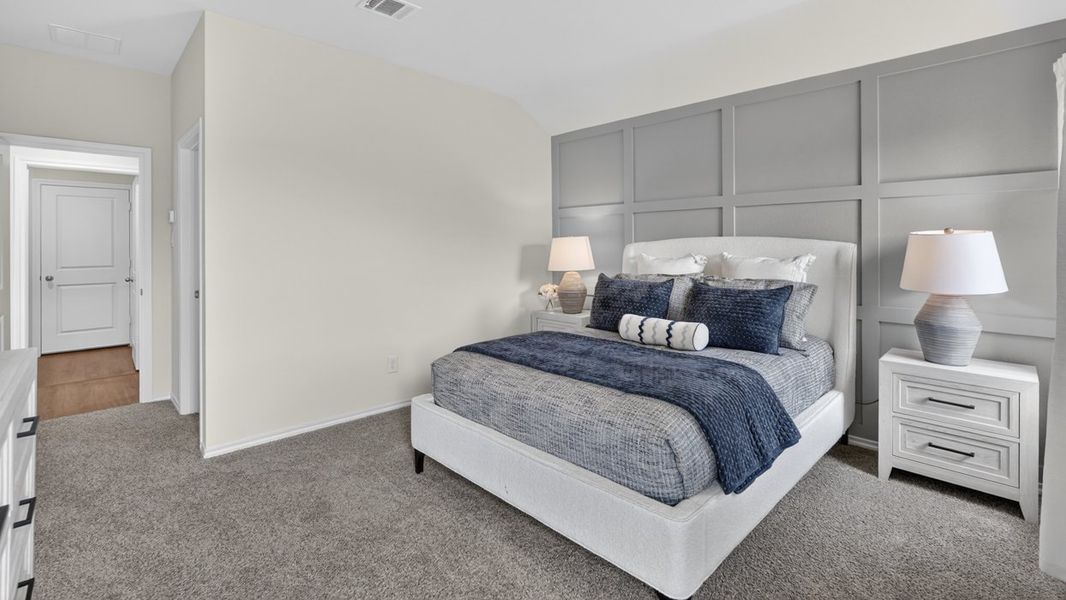 Furnished interior in a model home at Forestbrook Estates in Paris (Image 27).