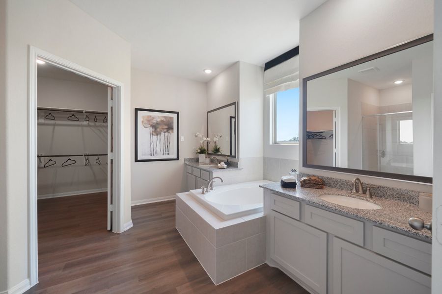Blue Jays Landing Model Home - Madison Floorplan - Primary Bathroom Blue Jays Landing Model Home - Madison Floorplan - Primary Bathroom