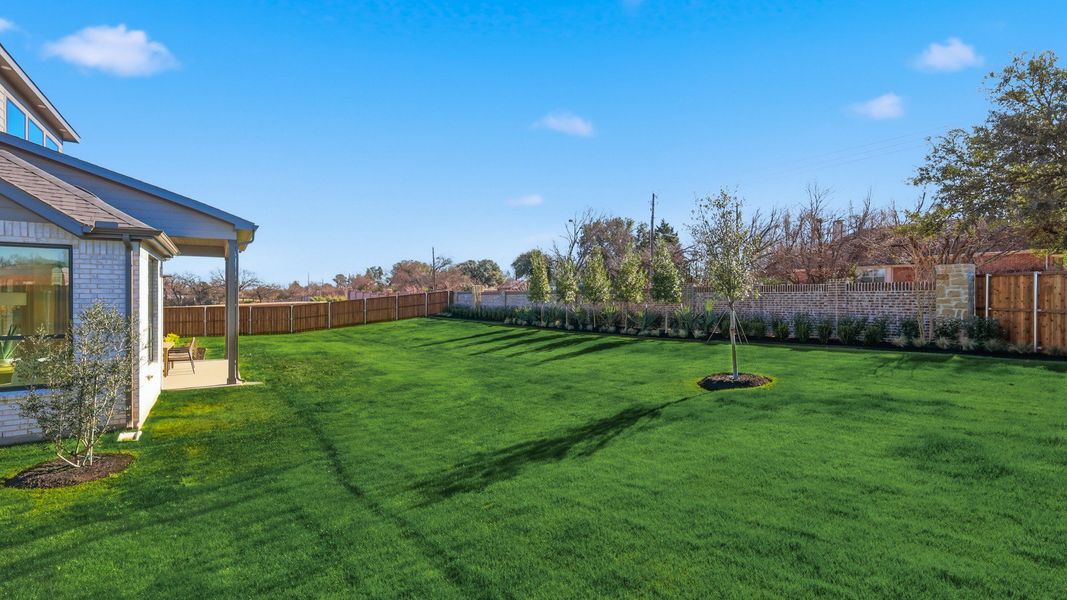 Exterior details of a home in Lakeshore Bluffs, Shady Shores (Image 11).