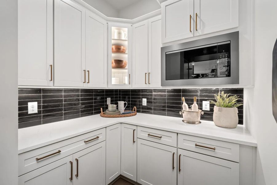 Monroe Working Pantry