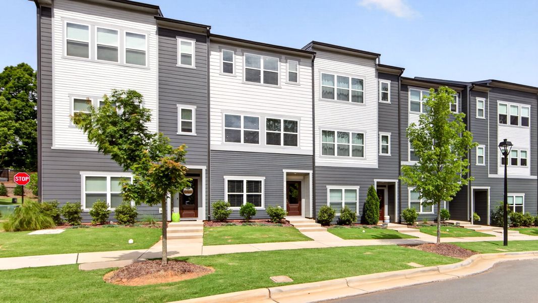 Condo located in Context at Oakhurst, Charlotte, highlighting architectural design (Image 3).