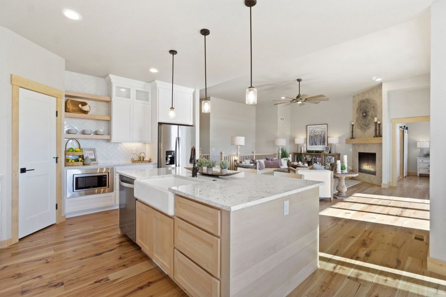 The Aurora Highlands,80019