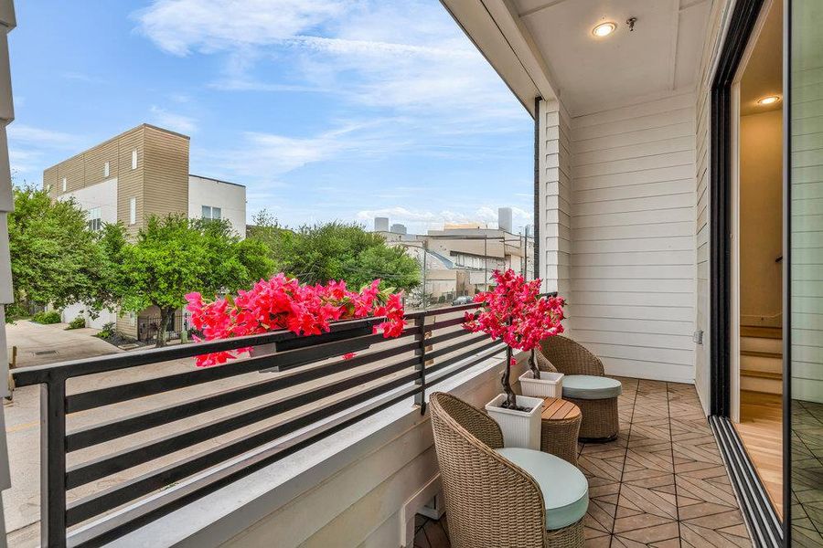 Furnished interior in a model home at Commerce Row in Houston (Image 10).