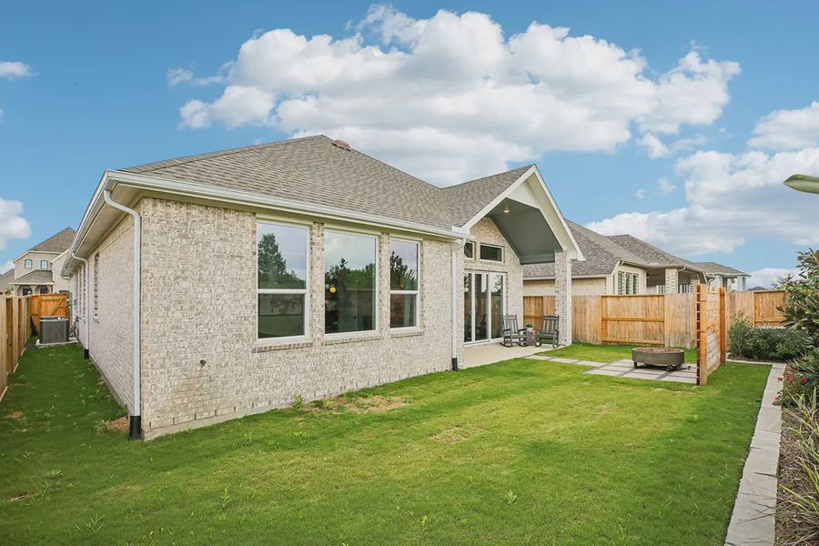 Exterior details of a home in Meridiana 50's, Manvel (Image 12).