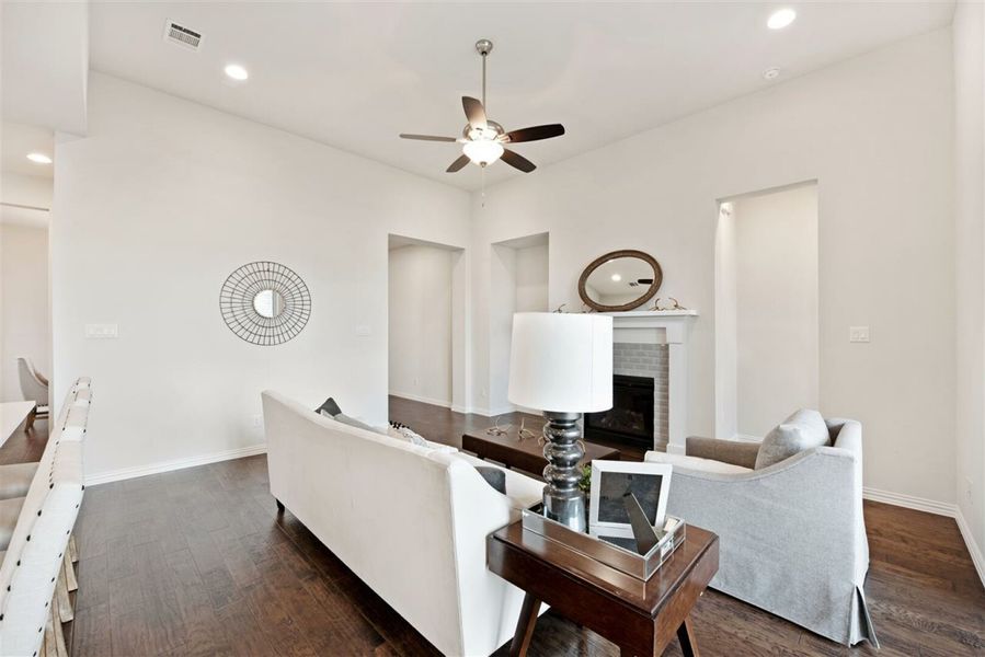 Image 20 of the University Place community in Dallas, TX.