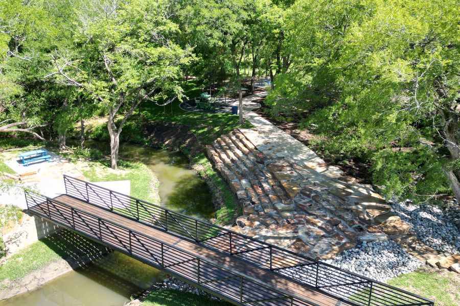 Natural surroundings and green spaces near Solterra in Mesquite, TX (Image 109).