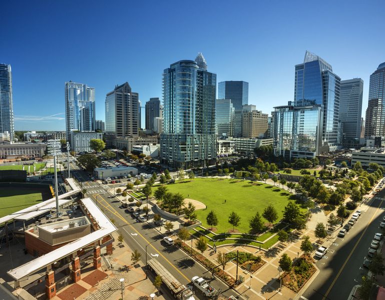 Condo located in Roseshire Chase, Huntersville, highlighting architectural design (Image 3).